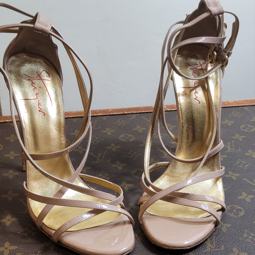 VGC/Steiger Sexy Strappy Curved Heel Sandal